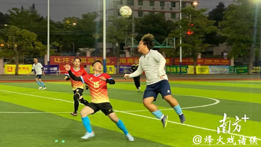 广东超级杯足球联赛开赛,13支草根球队以球贺新春 广东超级杯足球联赛开赛,13支草根球队以球贺新春